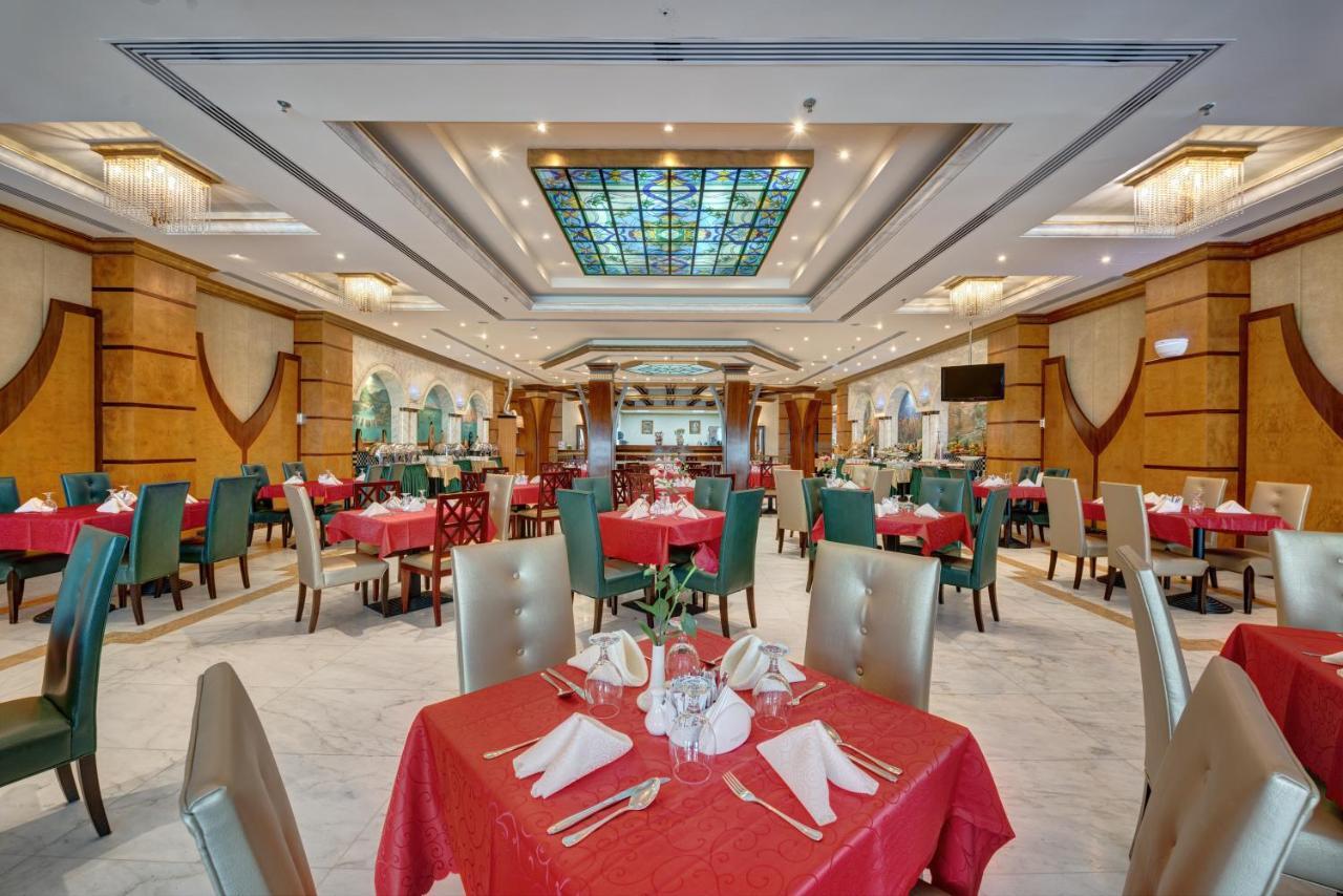 Sahara Beach Resort & Spa Sharjah Exterior photo The restaurant