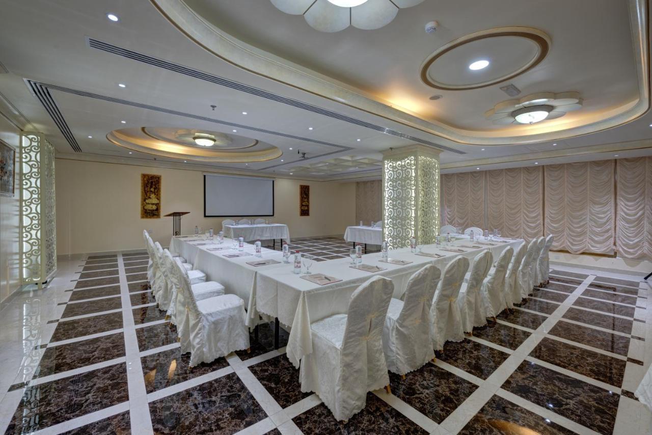 Sahara Beach Resort & Spa Sharjah Exterior photo Meeting room at the hotel