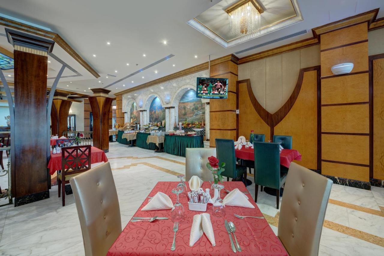 Sahara Beach Resort & Spa Sharjah Exterior photo The restaurant